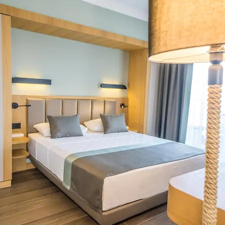 Hotel Premier Nergis & 4*