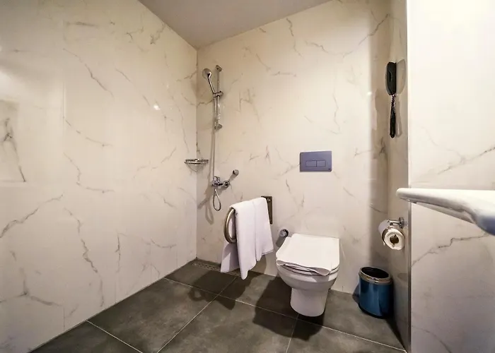 Premier Nergis & מלון מרמריס