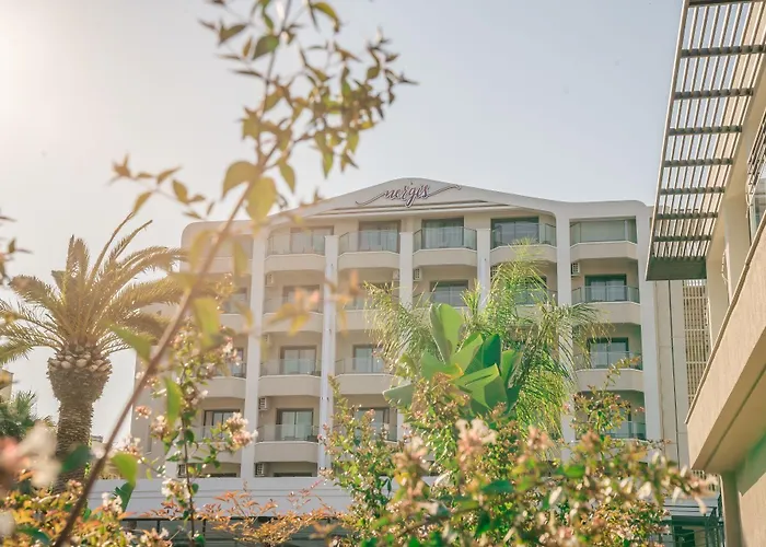 Premier Nergis & מלון